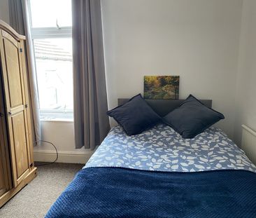 Double Bedroom - Photo 2