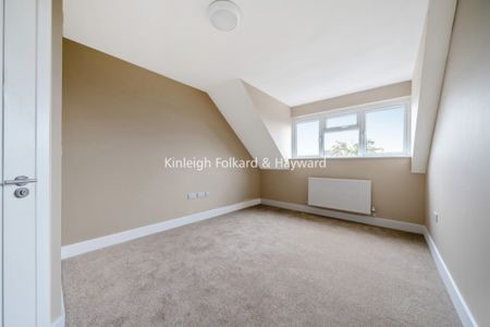 Croft Avenue, West Wickham, Kent, BR4 - Photo 2