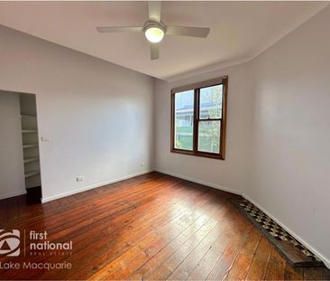 Where classic charm meets modern convenience - Photo 2