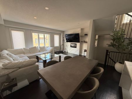 For Lease - 30 Vantage Loop Avenue, Newmarket, Ontario - Photo 3