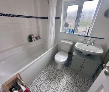 2 bedroom end of terrace house to rent - Photo 4