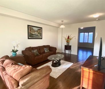 For Lease - 33 Carratuck Street, East Gwillimbury, Ontario - Photo 2