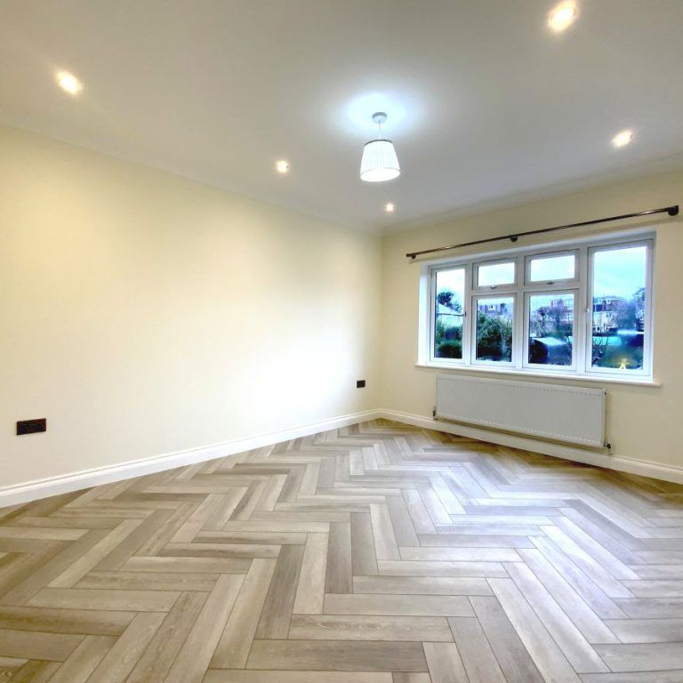 3 Bedroom 2 Reception Family House – Surbiton (Raeburn Avenue, KT5) - Photo 1