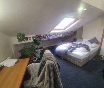 7 Bed - 1 The Village Street, Burley, Leeds - LS4 2PR - Student - Photo 4