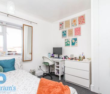 4 bed Semi-Detached House for Rent - Photo 4