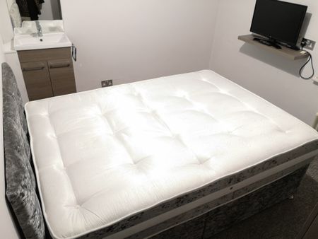 BEDROOM 14 – SMALL SINGLE - Photo 4