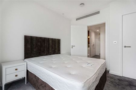 2 bedroom 33rd floor apartment benefitting from a large balcony and far-reaching views. - Photo 3