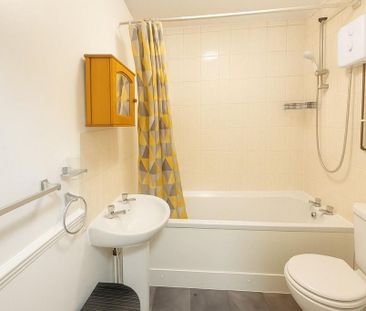 2 bedroom flat to rent - Photo 1