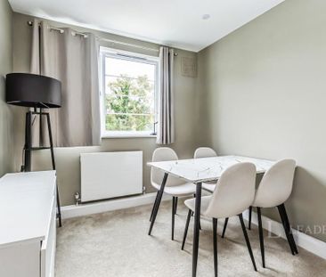 3 bedroom flat to rent - Photo 2