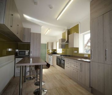 6 bed Semi-Detached House for Rent - Photo 1