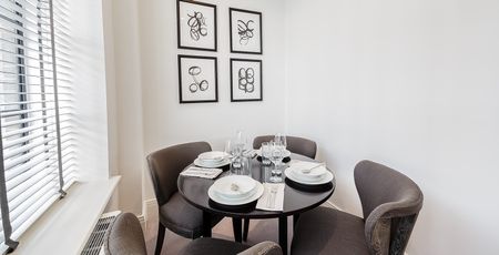 Stunning two bedroom, two bathroom loft apartment facing the courtyard in converted warehouse - Photo 5