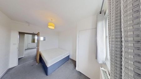 3 bedroom flat to rent - Photo 4