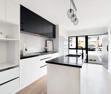 Modern & Stylish Living In Glen Eden - Photo 6