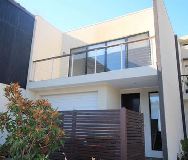 46 Lakeside Crescent, Keilor East VIC 3033 - Townhouse For Rent | D... - Photo 6