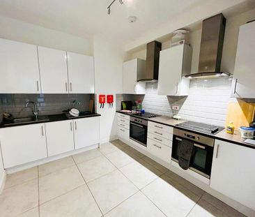 1 bedroom in a house share to rent - Photo 3
