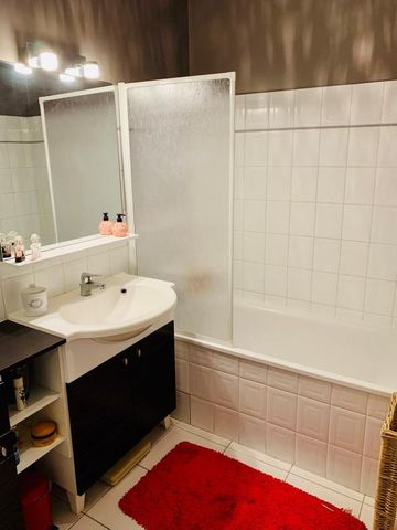 Location Appartement 2 pièces 44m² LA ROCHELLE 17000 - Photo 2