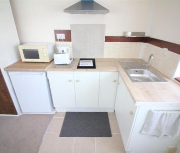 Studio to rent - Photo 2