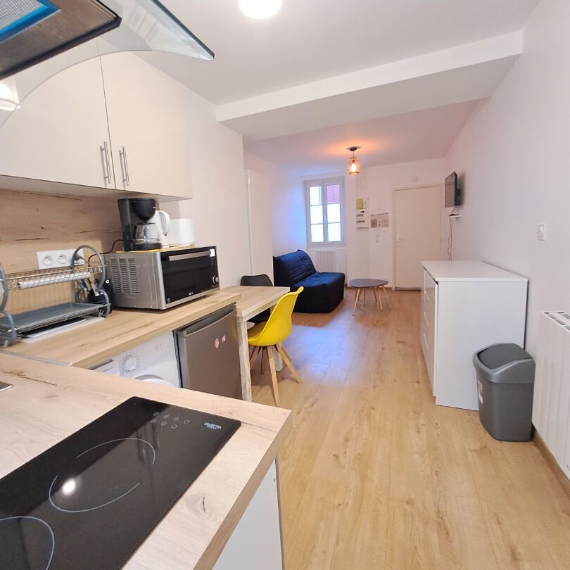 Studio meublé- Centre ville- Proche: Tram, BSB, commerces. - Photo 1