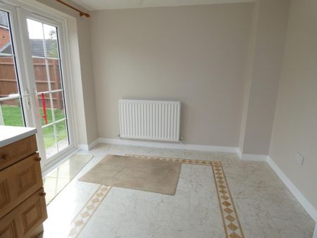 3 bedroom detached house to rent - Photo 2