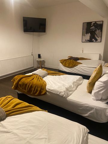 Room in a Shared House, Chester Road, M32 - Photo 4