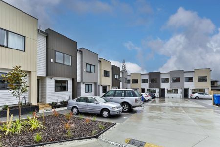 MODERN TOWNHOUSE - TE ATATU SOUTH - Photo 3