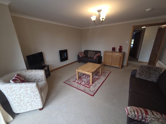 Kirklea Gardens, Kirk Brae, Cults - Photo 1