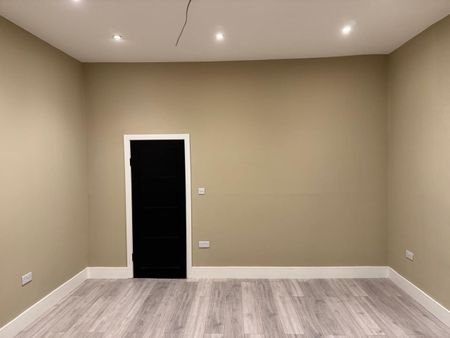 3 Bed Flat, Seven Kings, IG3 - Photo 2