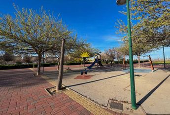 RENT A VILLA WITH 5 BEDROOMS IN PILAR DE LA HORADADA - ALICANTE