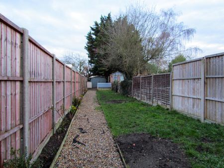 2 bedroom semi-detached house to rent - Photo 5