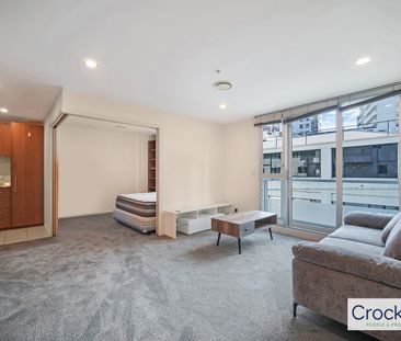 2 Large queen bed room unit that newly refurbished in NOV 2024 - Photo 2