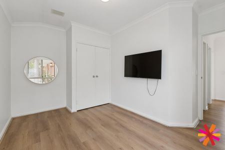 STYLISH VILLA IN GREAT LOCATION - Photo 4
