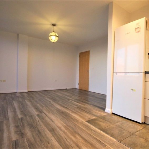 Hamlyn House, High Street, Feltham,TW13 - Photo 1