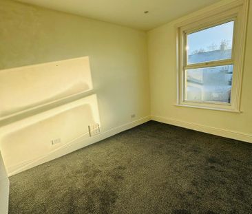 3 bedroom flat to rent - Photo 2