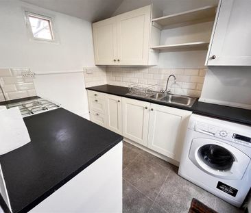 3 bedroom terraced house to rent - Photo 3