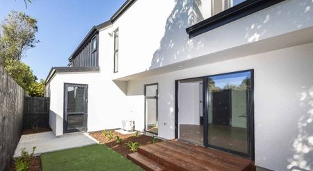 Brand-New Urban Living in Sydenham - Stylish, Low-Maintenance & Central - Photo 4