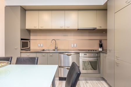 Harbour Vibes & City Lights - Photo 3