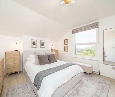 4 bedroom flat to rent - Photo 2