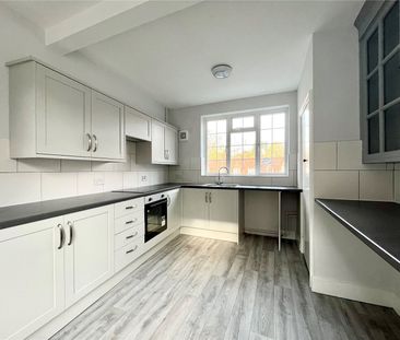 3 bedroom maisonette to rent - Photo 2