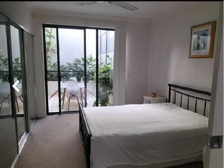 Varsity Lakes - Photo 2