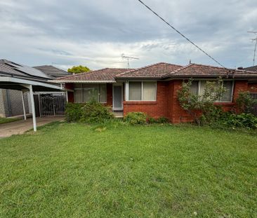 Refreshed family home in prime South Penrith location - Photo 3