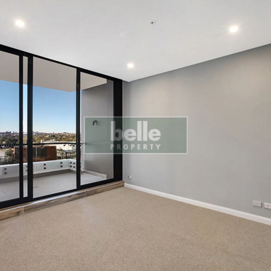 Modern North Facing Apartment on 7th Floor. Lift Access - Photo 1