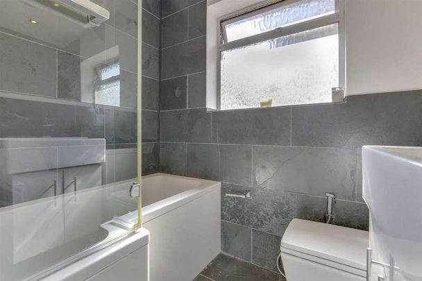 Abercorn Road, Mill Hill, NW7 - Photo 1