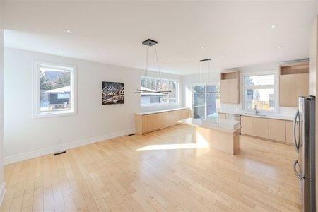 For Lease - 3279 Lakeshore Road, Burlington, Ontario - Photo 3