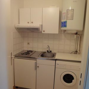 Location Appartement 1 pièce 21m² COURBEVOIE 92400 - Photo 2