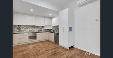 CHARMING 2 STORY IN TOP LOCATION - GAS, WATER & INTERNET INCLUDED! - Photo 4