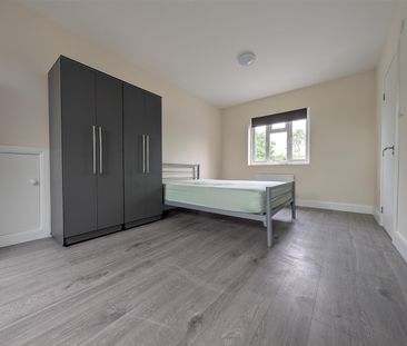 Kingsley Road, Hounslow - Photo 1