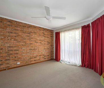 Charming 3-Bedroom Townhouse in a Serene Cul-de-Sac - Photo 5