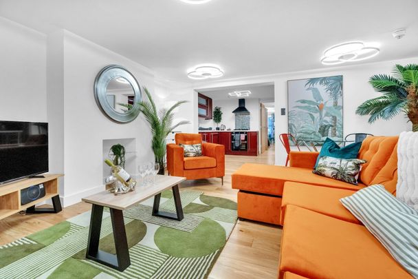 2 Bed Flat, Upper Rock Gardens, BN2 - Photo 1