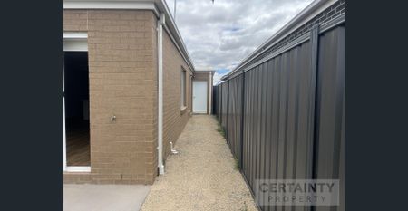 Limited Offer – Modern Ensuite Room in Stylish Co-Living Home, 1 Week Free & Price Negotiable $300 P/W - Photo 4