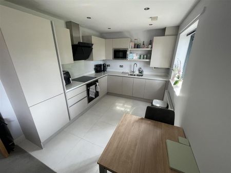 2 bedroom flat to rent - Photo 4